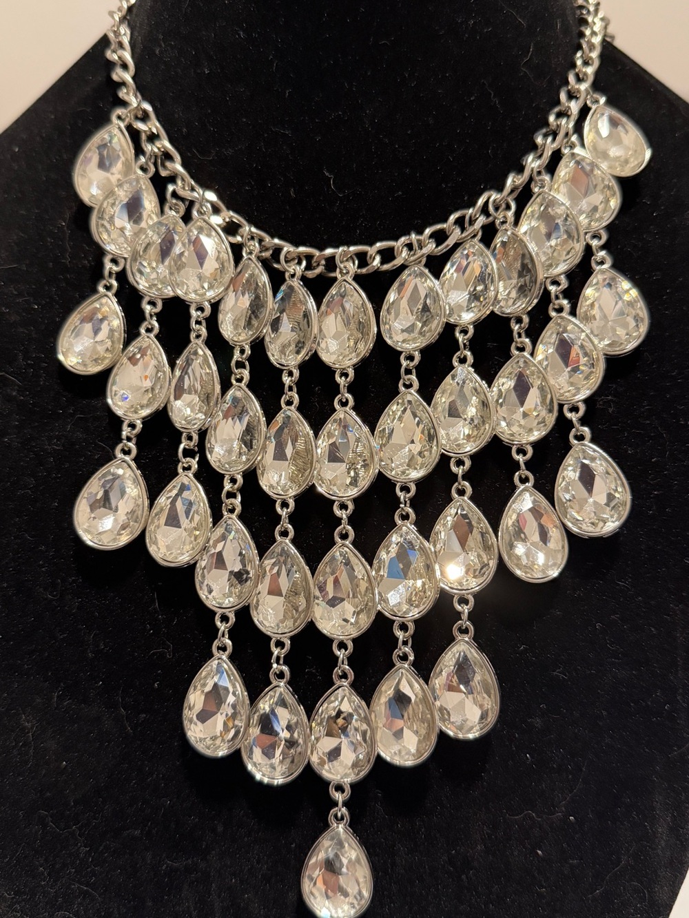 Paparazzi Zi Collection The Shanae Silver Teardrop Rhinestone Statement Necklace